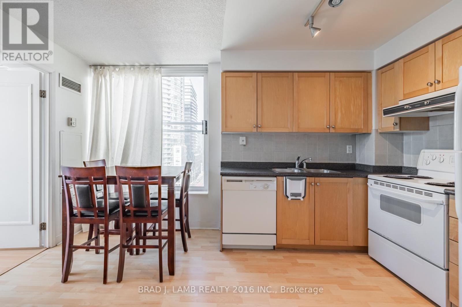 1122 - 650 Queens Quay W, Toronto, Ontario  M3V 3N2 - Photo 4 - C12613596