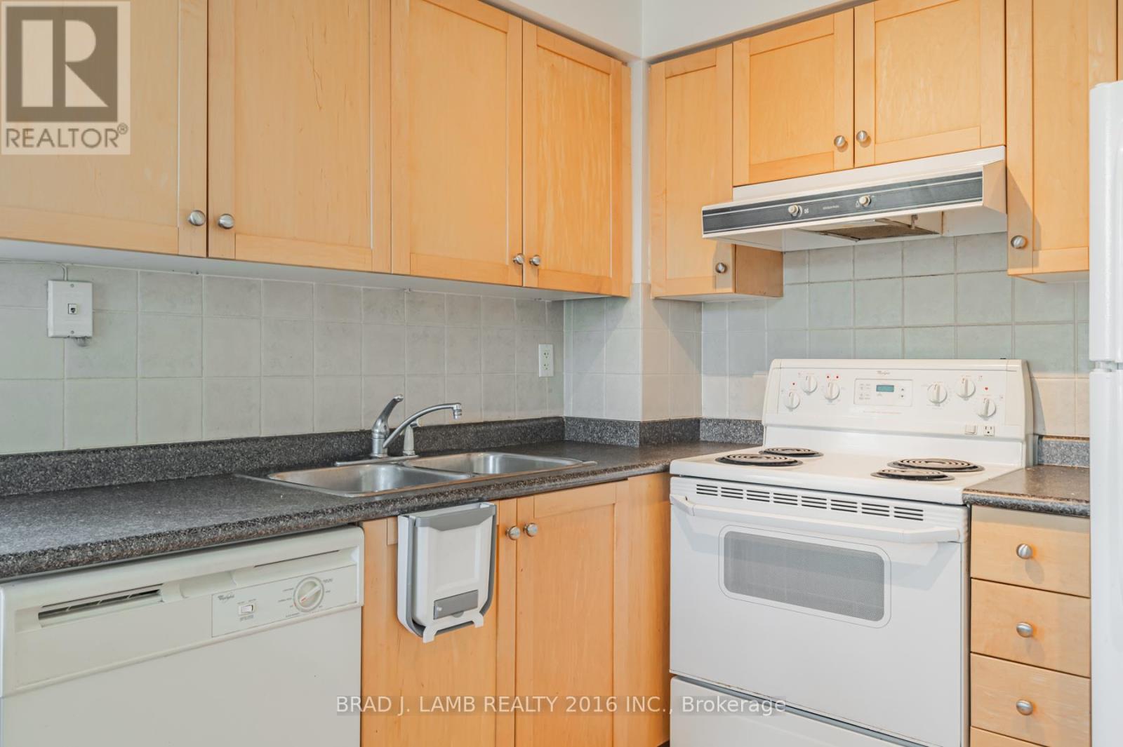 1122 - 650 Queens Quay W, Toronto, Ontario  M3V 3N2 - Photo 5 - C12613596