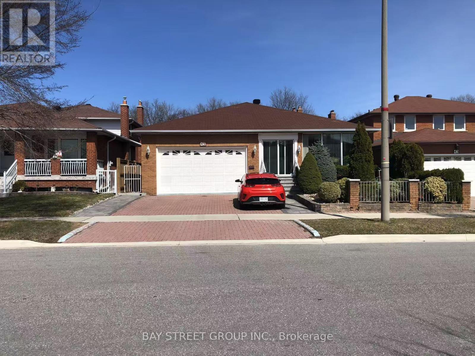 ROOM2 - 45 PINEWAY BOULEVARD, Toronto, Ontario