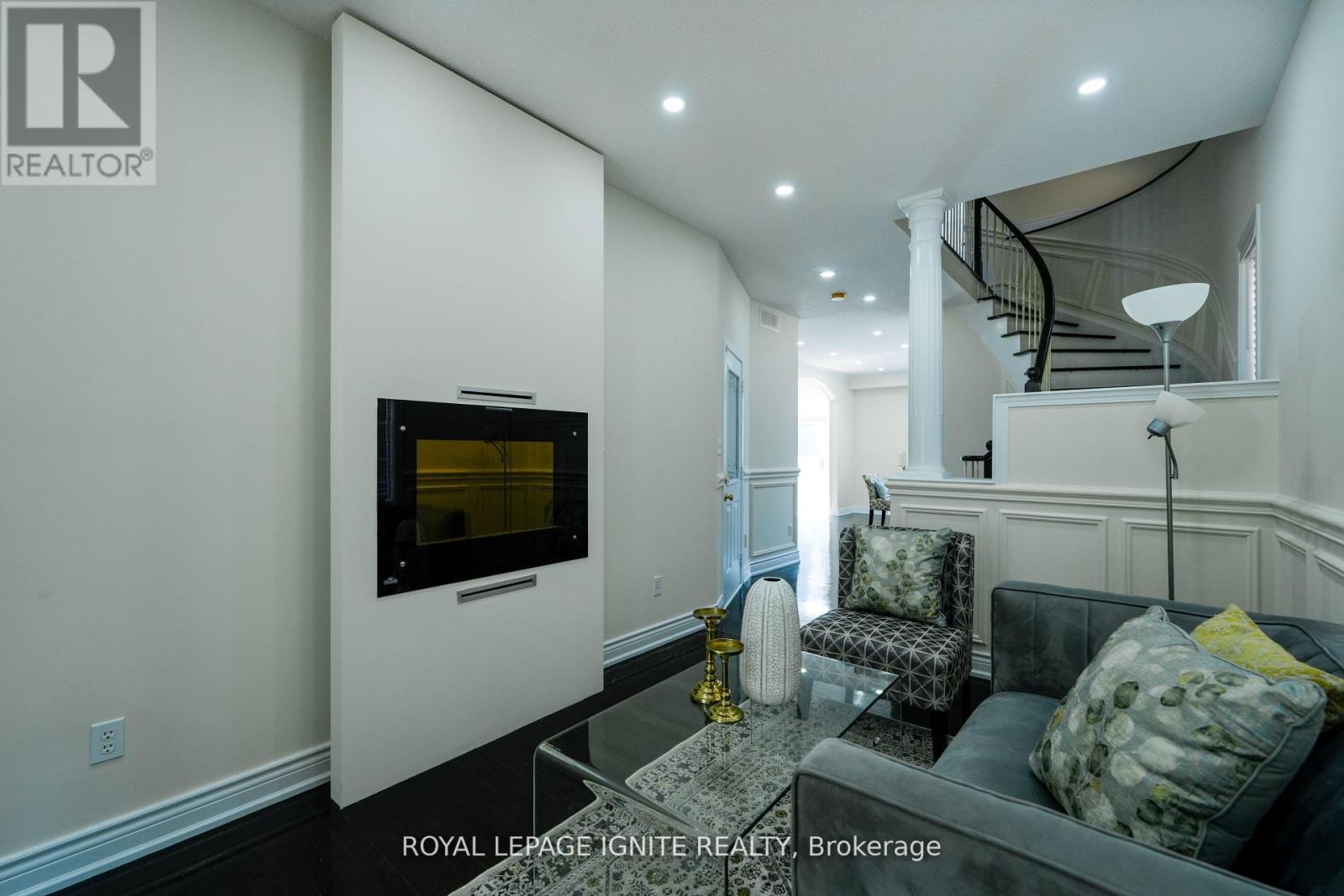 5 Dent Street, Ajax, Ontario  L1T 4E8 - Photo 11 - E12613628