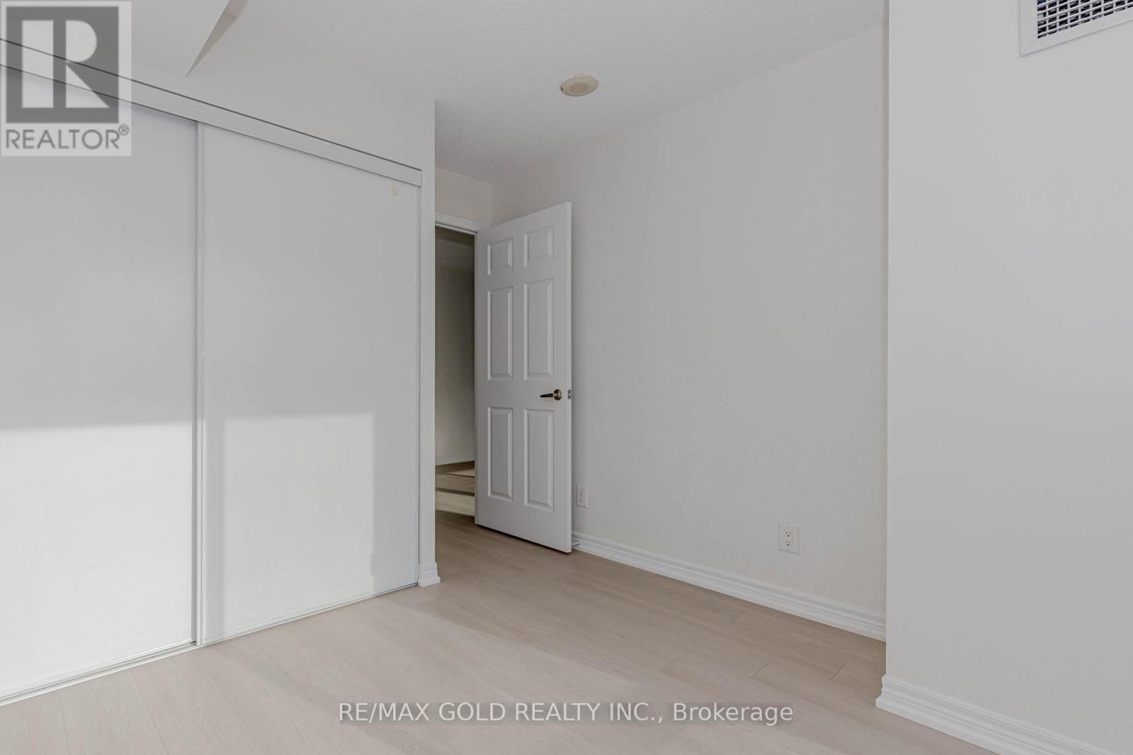 1507 - 208 Enfield Place, Mississauga, Ontario  L5B 0B8 - Photo 33 - W12603224