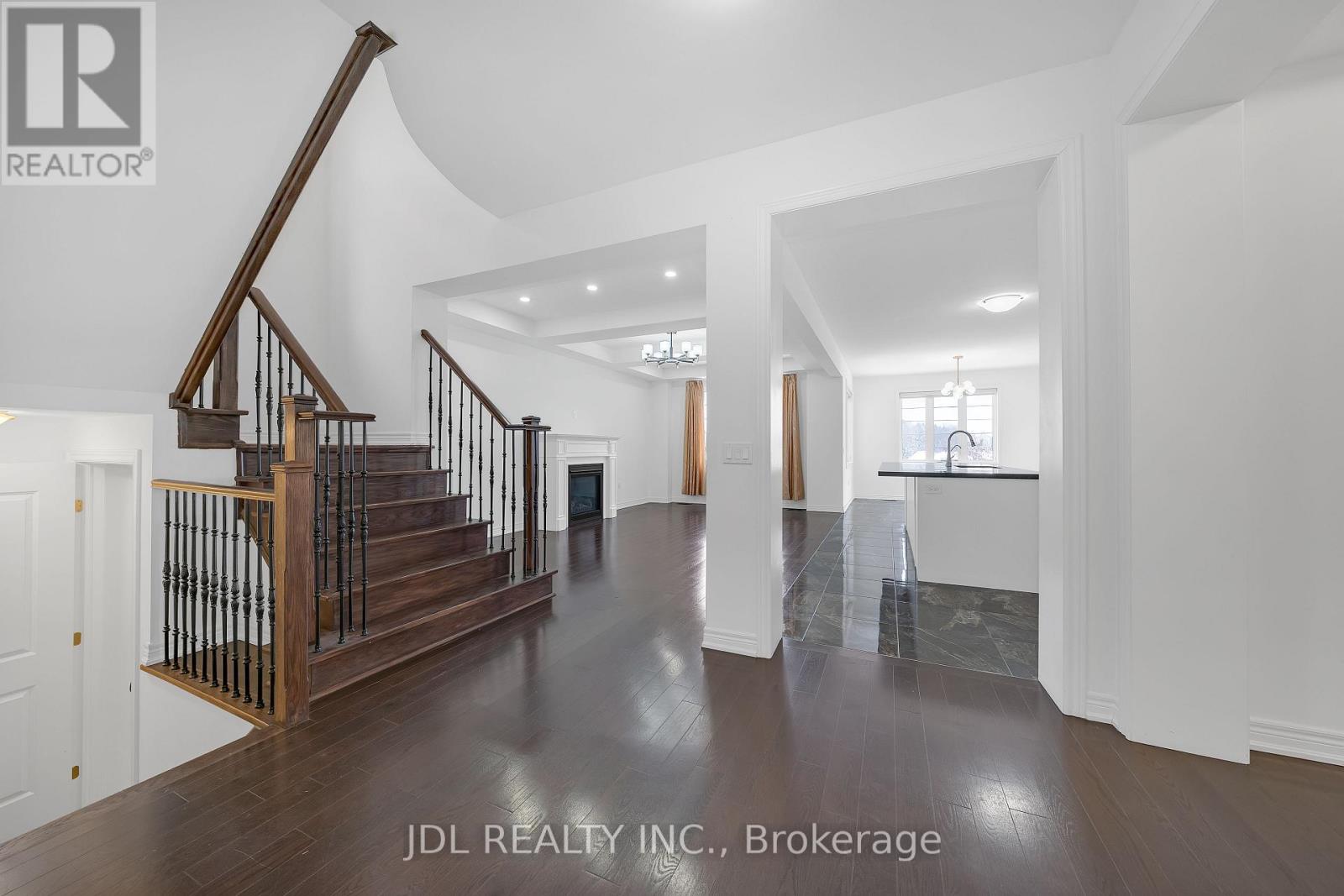 70 Forest Edge Crescent, East Gwillimbury, Ontario  L9N 0S6 - Photo 6 - N12613582