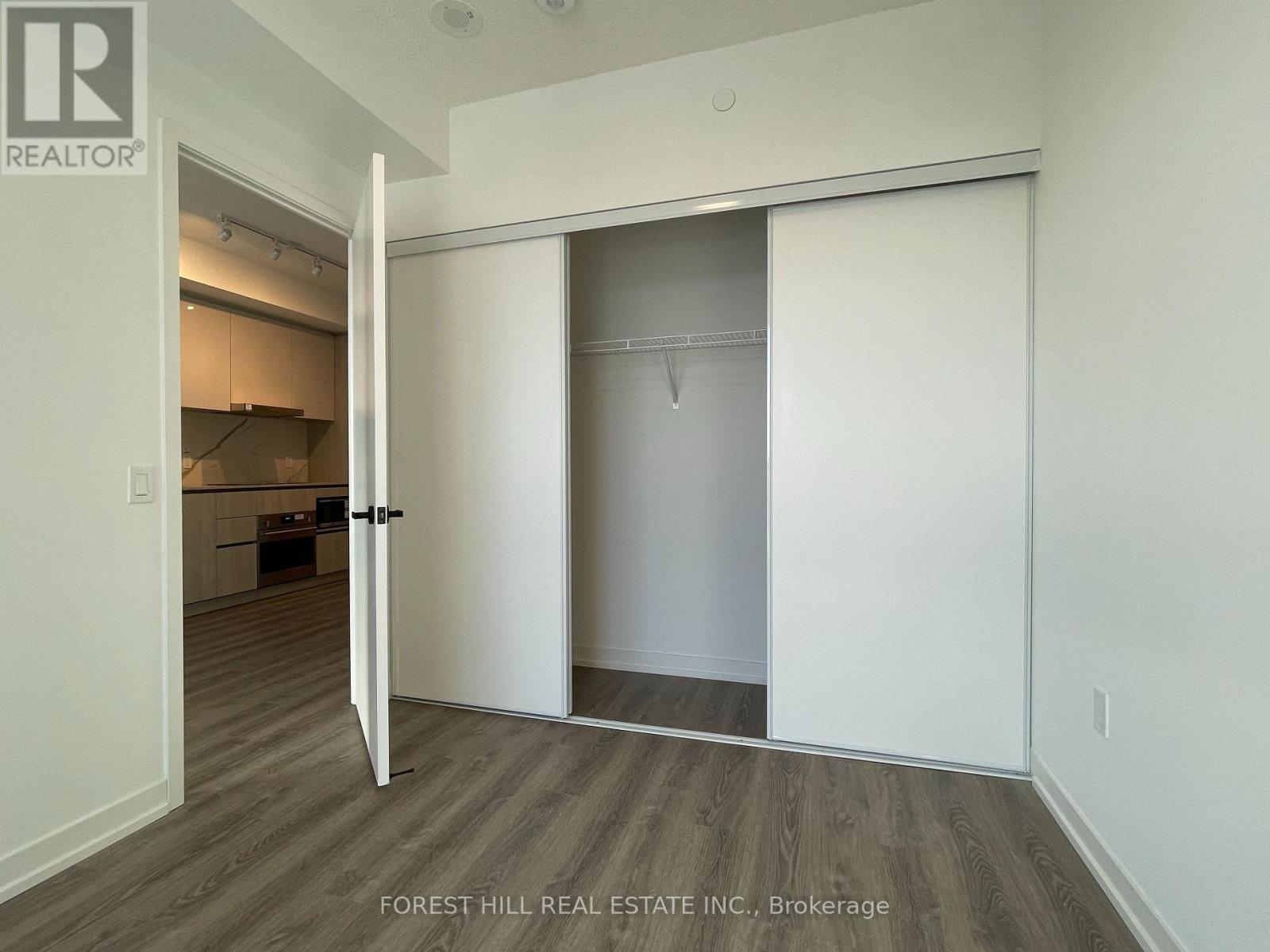 2910 - 8 Interchange Way, Vaughan, Ontario  L4K 0R2 - Photo 9 - N12613592