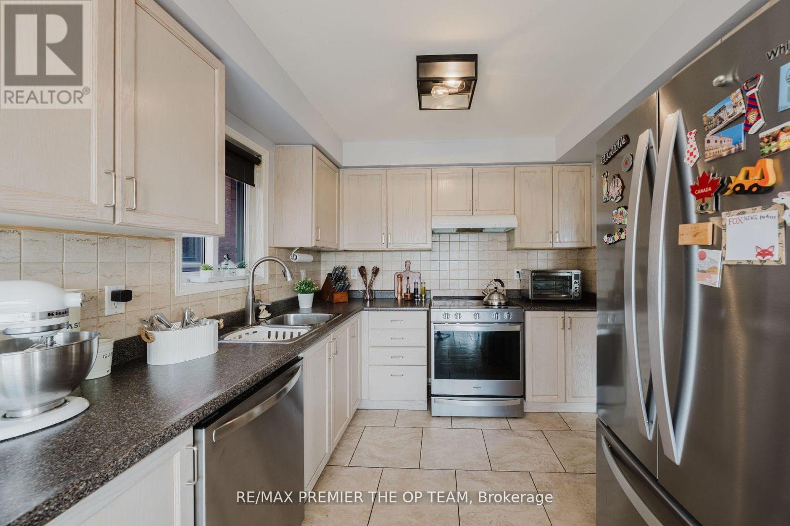 50 Beaverbrook Crescent, Vaughan, Ontario  L6A 3T3 - Photo 13 - N12613656