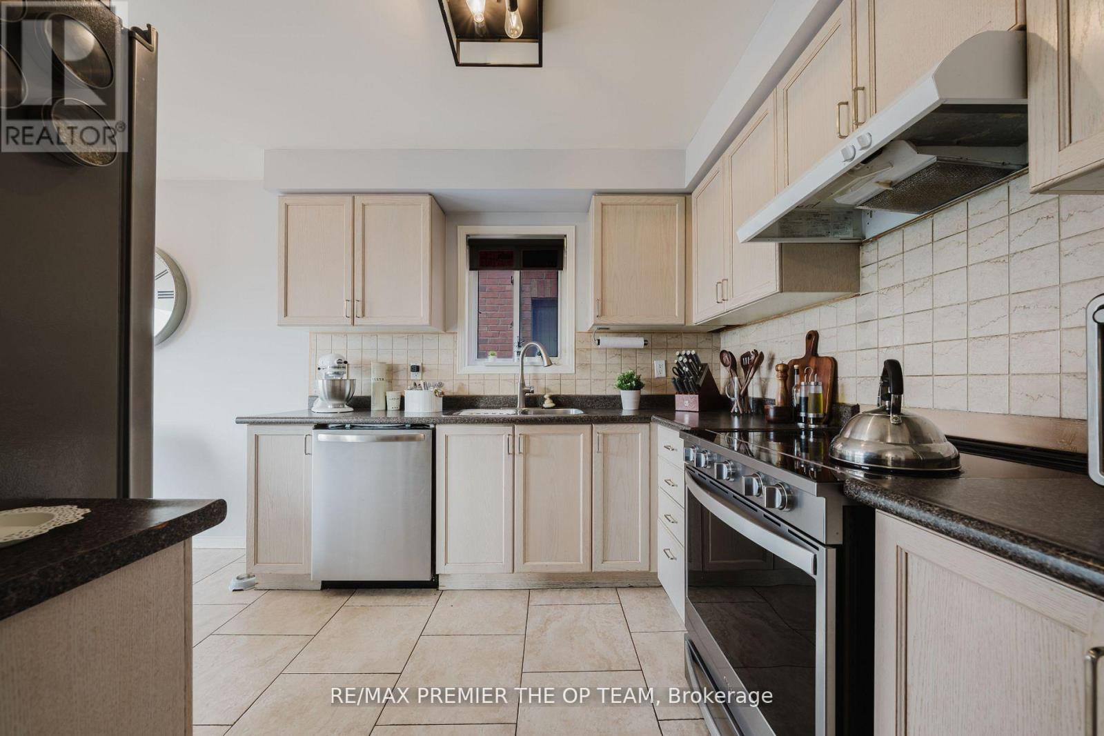 50 Beaverbrook Crescent, Vaughan, Ontario  L6A 3T3 - Photo 14 - N12613656