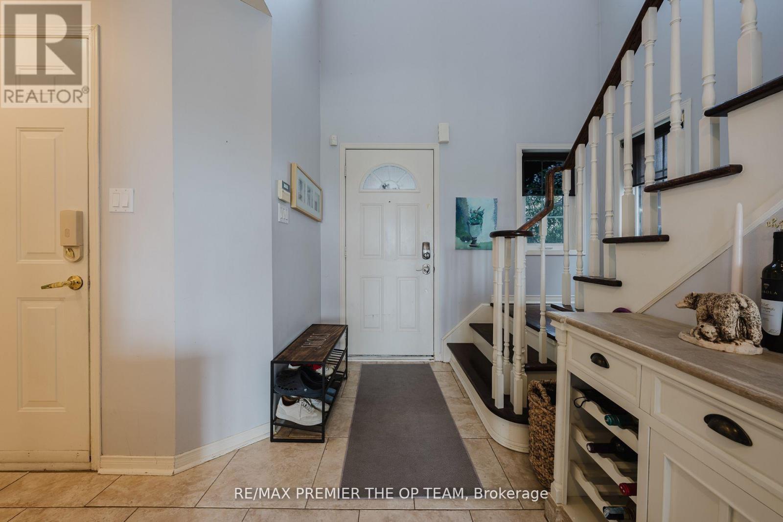 50 Beaverbrook Crescent, Vaughan, Ontario  L6A 3T3 - Photo 3 - N12613656