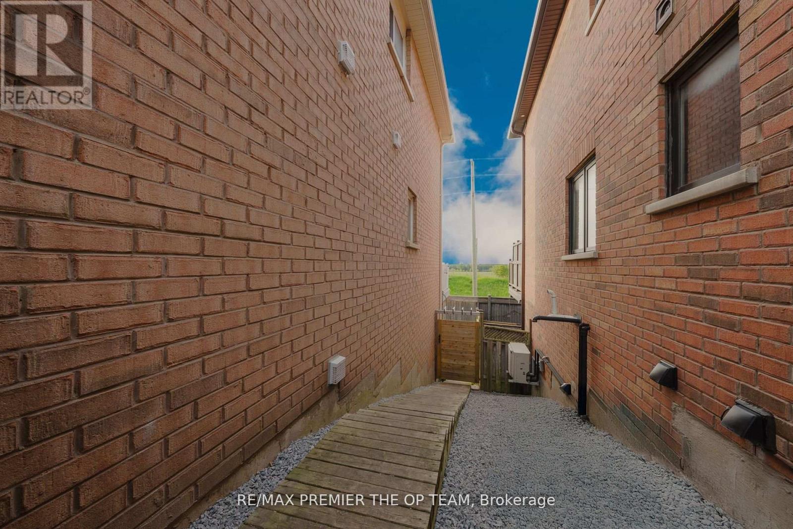 50 Beaverbrook Crescent, Vaughan, Ontario  L6A 3T3 - Photo 30 - N12613656