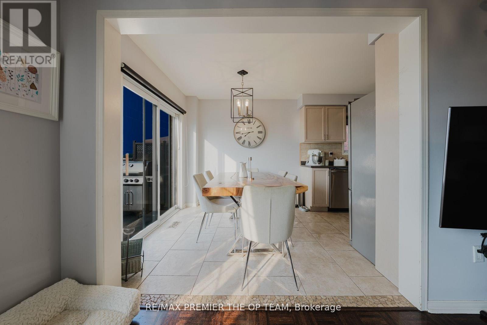 50 Beaverbrook Crescent, Vaughan, Ontario  L6A 3T3 - Photo 9 - N12613656