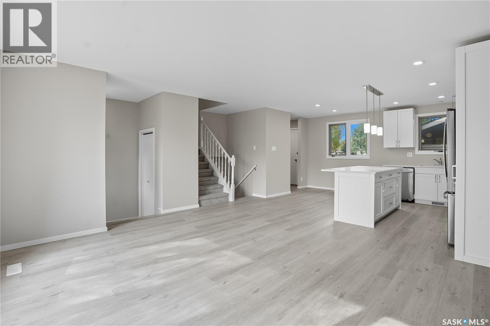 42 Aitken Crescent, Regina, Saskatchewan  S4R 5W7 - Photo 8 - SK019882