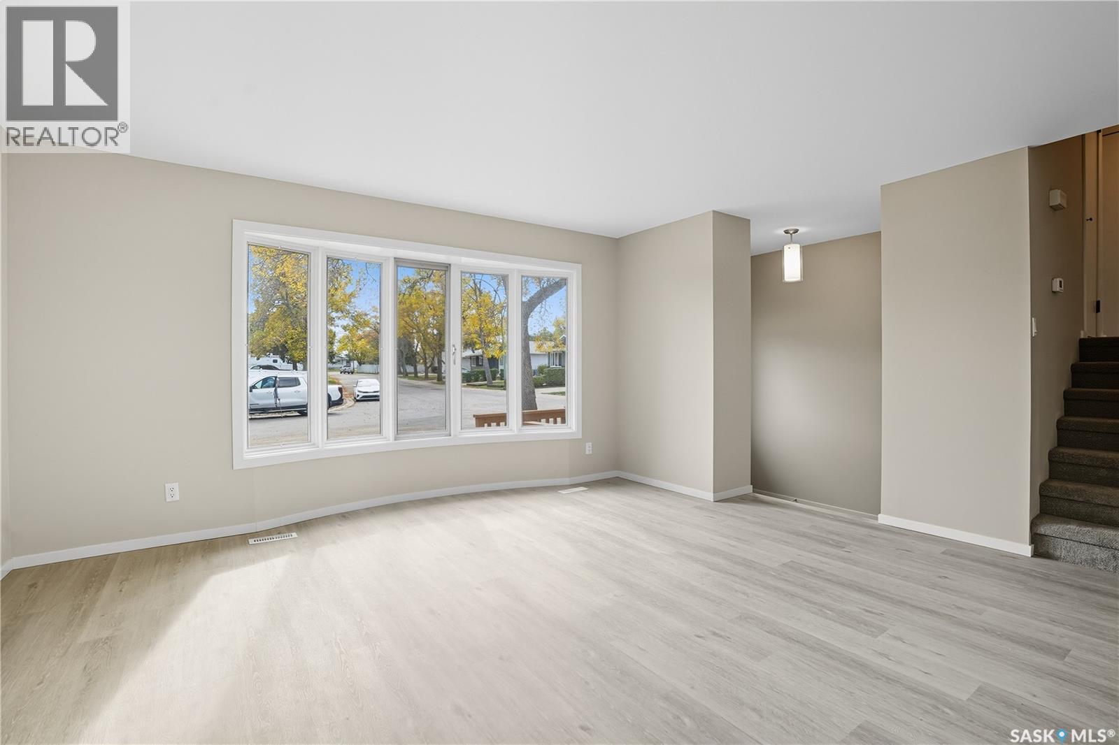 42 Aitken Crescent, Regina, Saskatchewan  S4R 5W7 - Photo 3 - SK019882