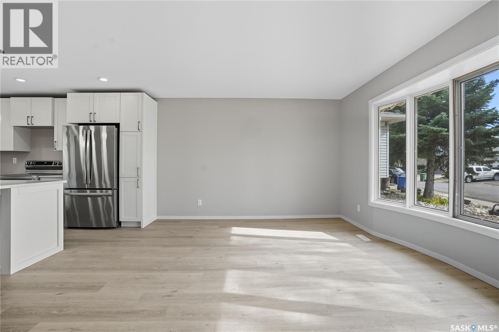 42 Aitken Crescent, Regina, Saskatchewan  S4R 5W7 - Photo 4 - SK019882