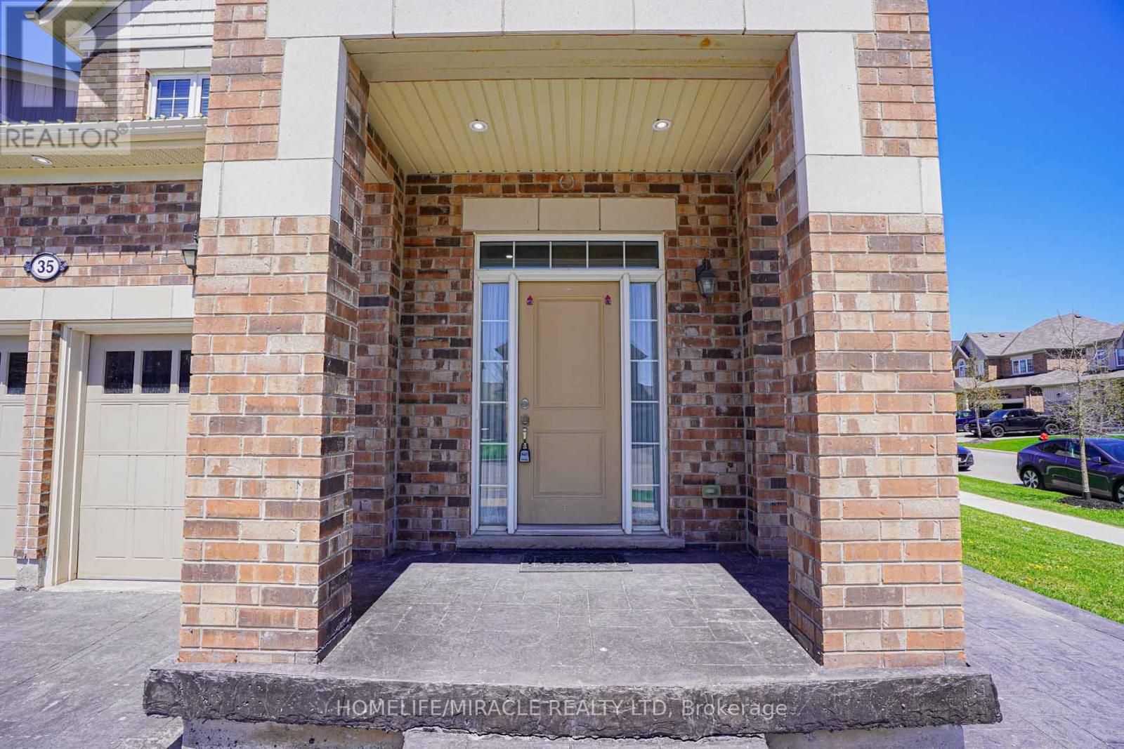 35 Drew Brown Boulevard, Orangeville, Ontario  L9W 6Z6 - Photo 2 - W12613572