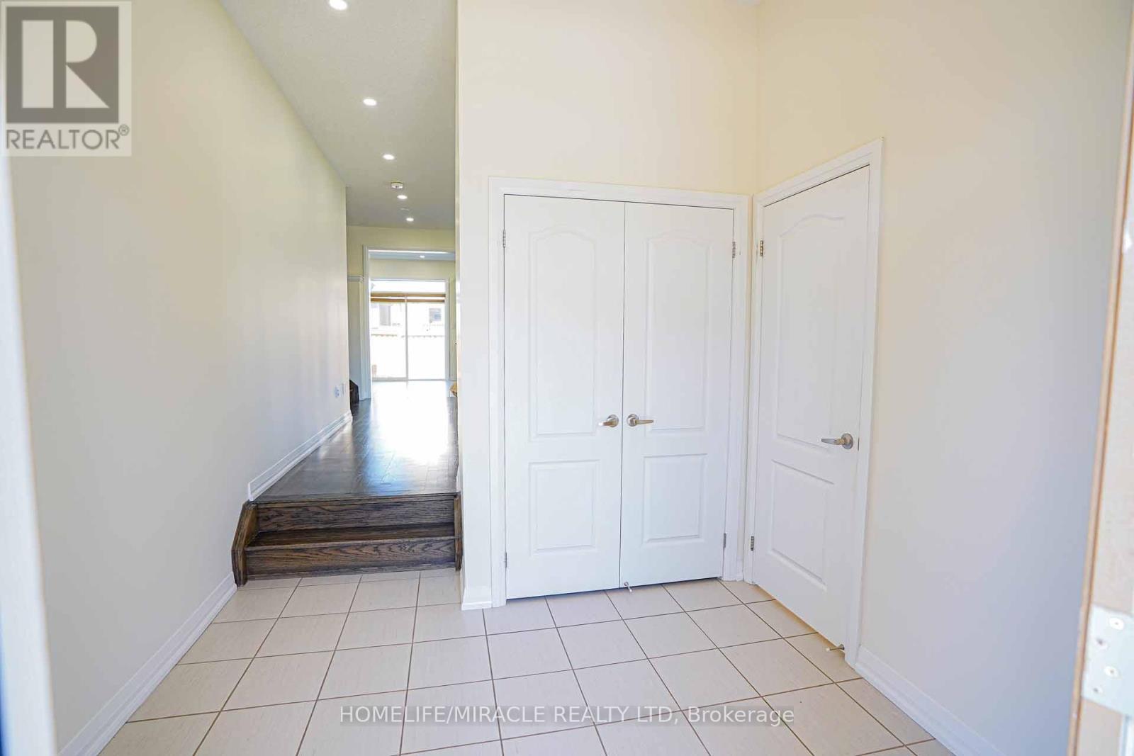 35 Drew Brown Boulevard, Orangeville, Ontario  L9W 6Z6 - Photo 3 - W12613572