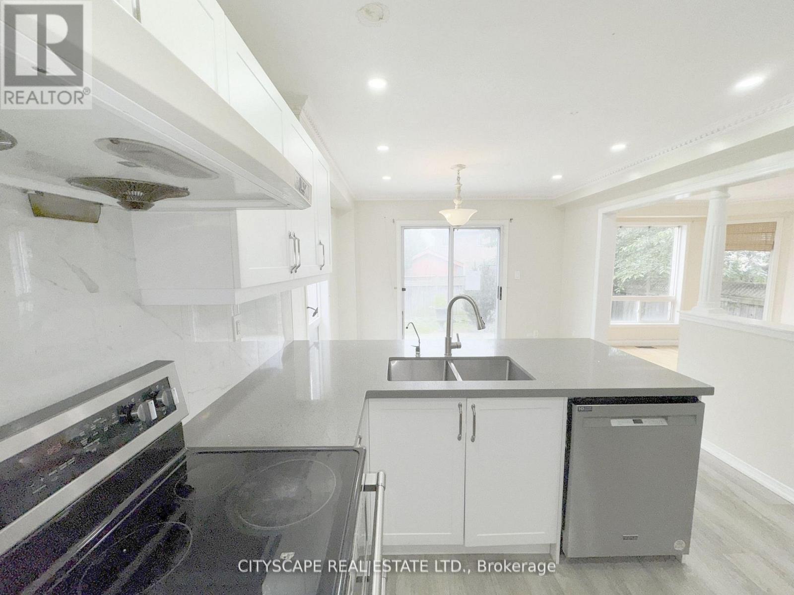 3310 Crimson King Circle, Mississauga, Ontario  L5W 8M8 - Photo 10 - W12613624