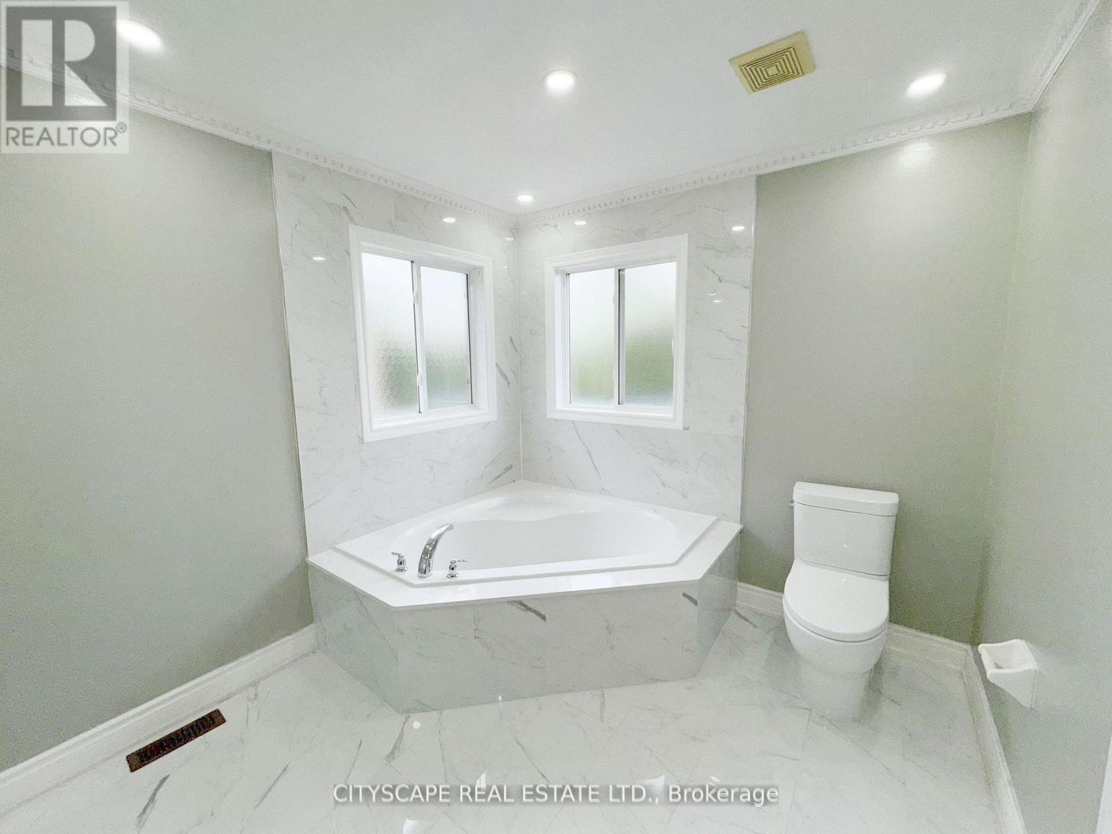 3310 Crimson King Circle, Mississauga, Ontario  L5W 8M8 - Photo 20 - W12613624