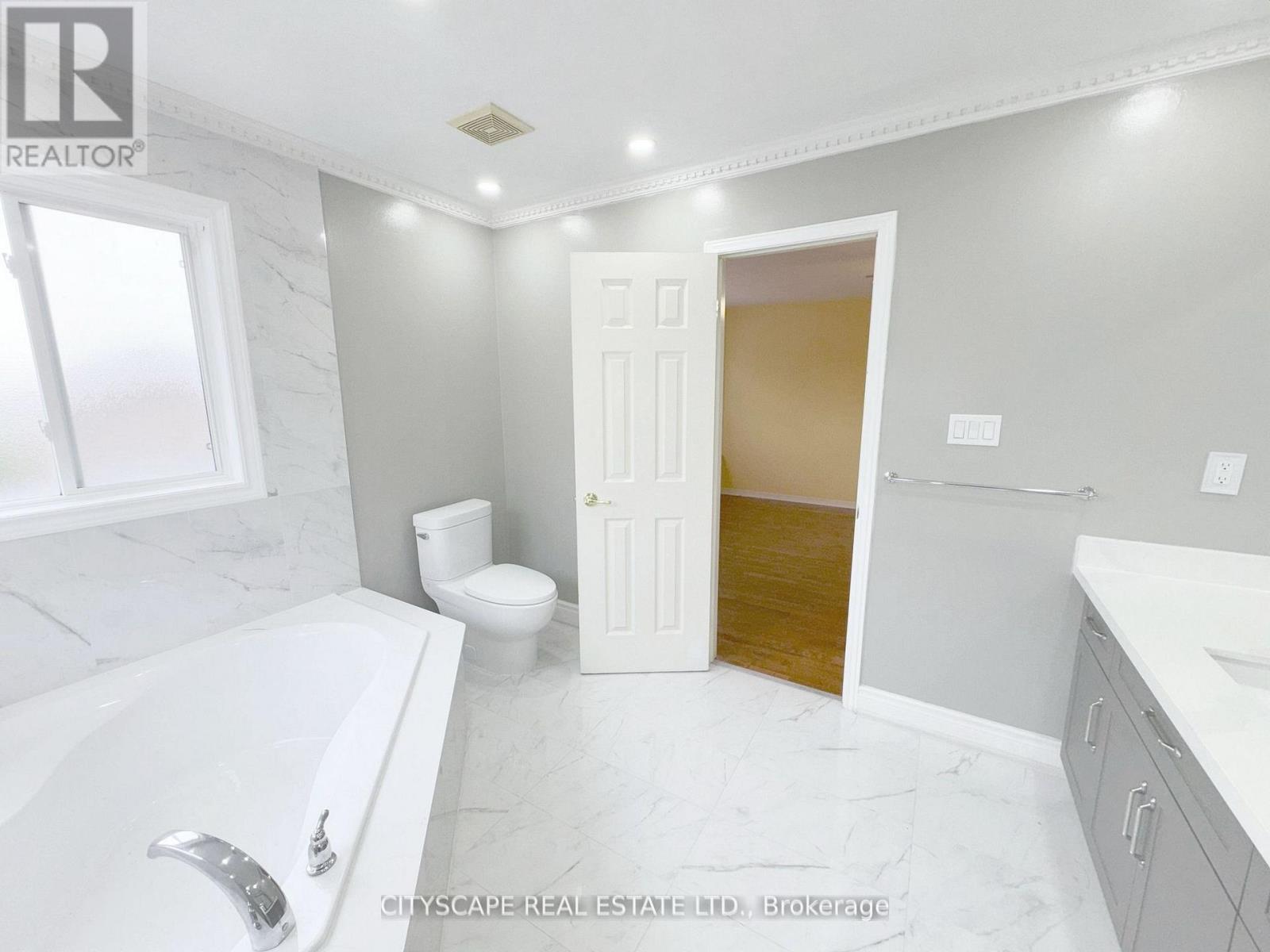 3310 Crimson King Circle, Mississauga, Ontario  L5W 8M8 - Photo 22 - W12613624