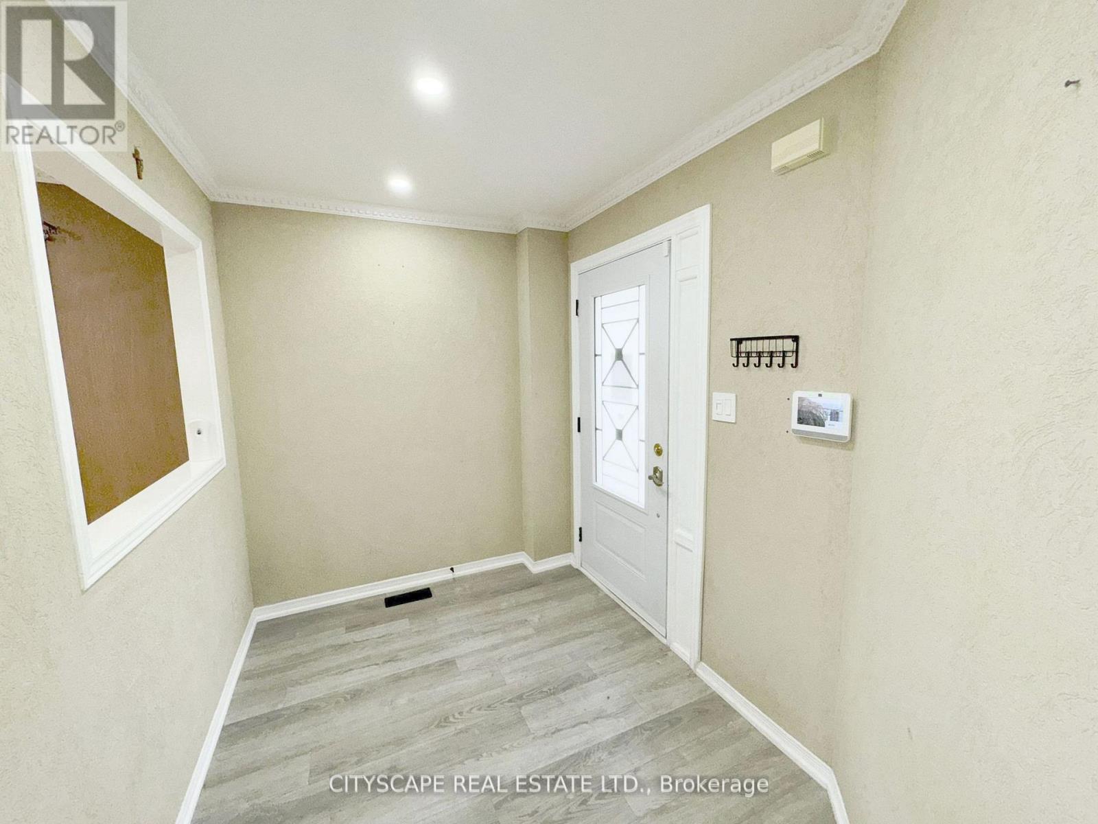 3310 Crimson King Circle, Mississauga, Ontario  L5W 8M8 - Photo 4 - W12613624