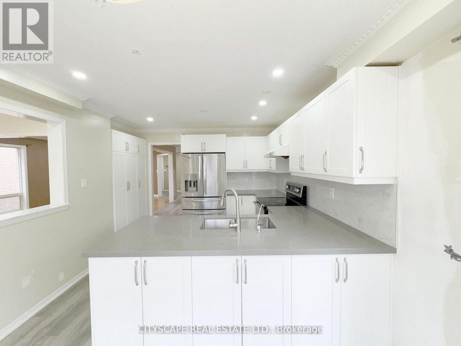 3310 Crimson King Circle, Mississauga, Ontario  L5W 8M8 - Photo 6 - W12613624