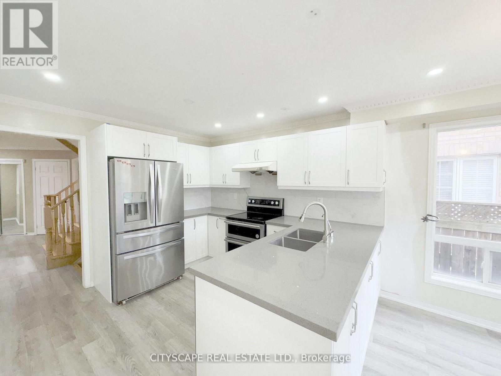 3310 Crimson King Circle, Mississauga, Ontario  L5W 8M8 - Photo 7 - W12613624