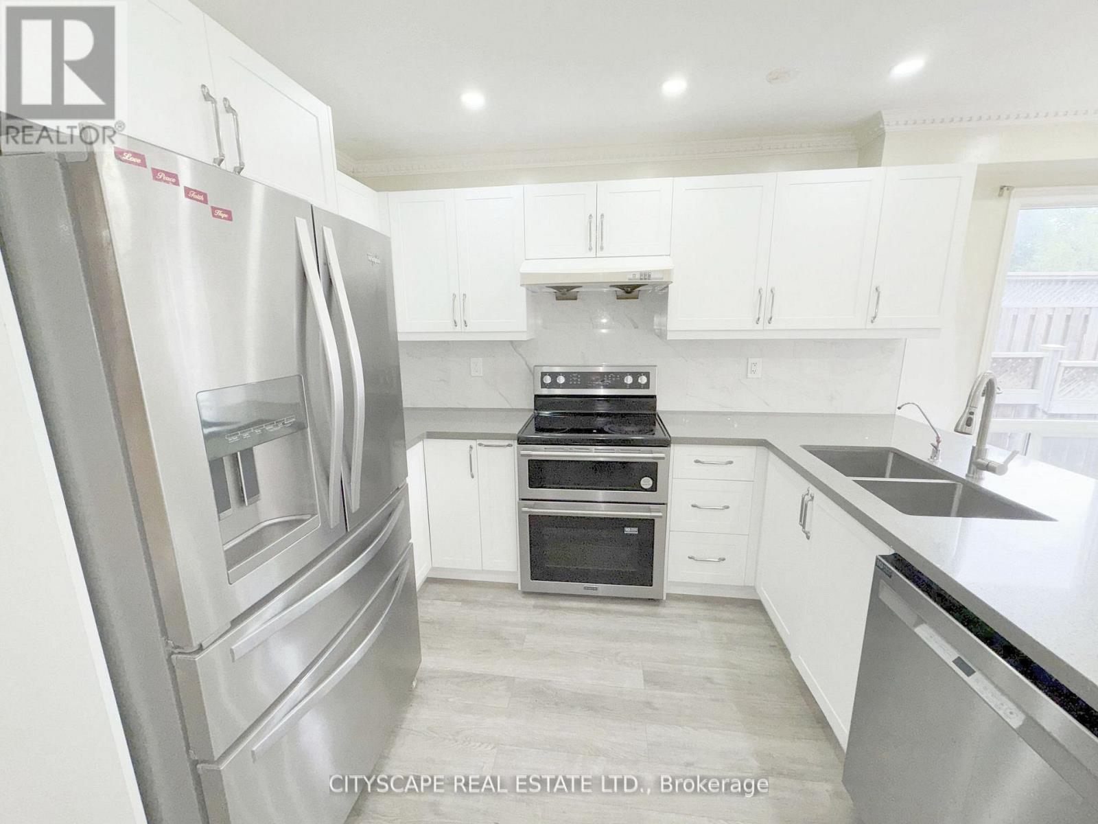 3310 Crimson King Circle, Mississauga, Ontario  L5W 8M8 - Photo 8 - W12613624