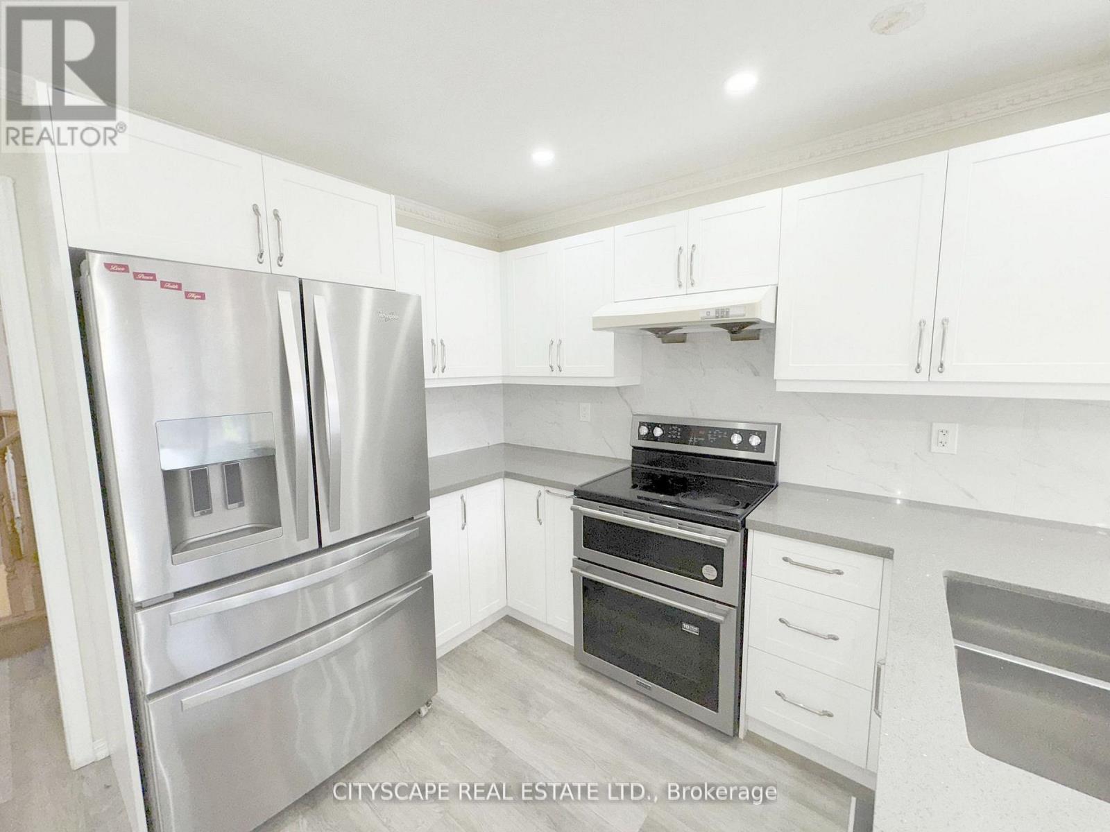 3310 Crimson King Circle, Mississauga, Ontario  L5W 8M8 - Photo 9 - W12613624