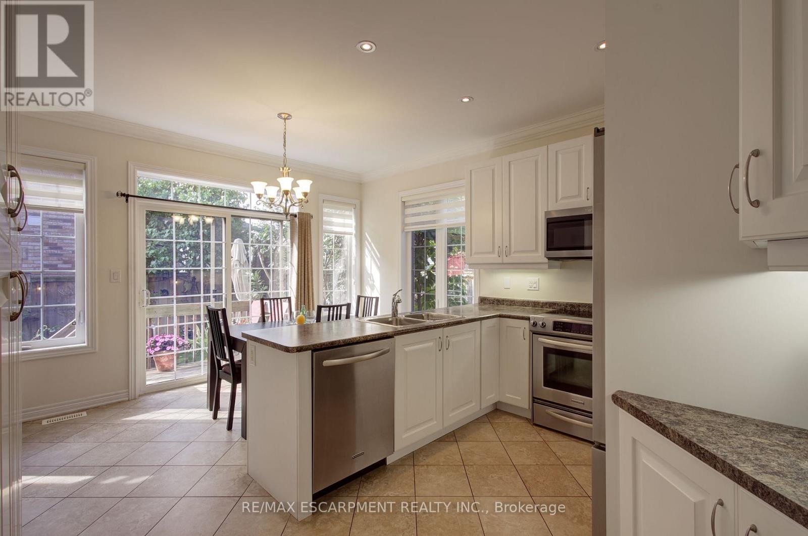 3308 Granite Gate, Burlington, Ontario  L7M 0L7 - Photo 11 - W12613648