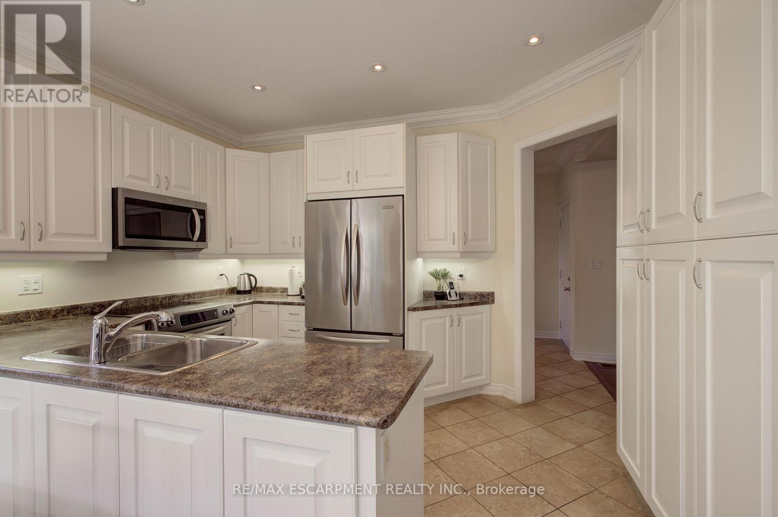 3308 Granite Gate, Burlington, Ontario  L7M 0L7 - Photo 13 - W12613648