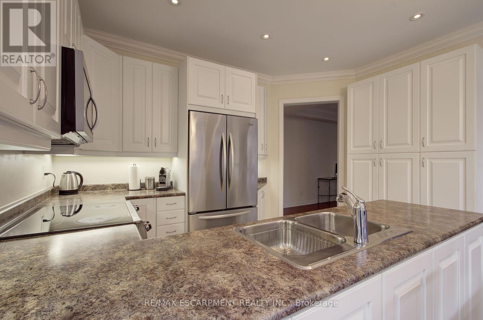 3308 Granite Gate, Burlington, Ontario  L7M 0L7 - Photo 15 - W12613648