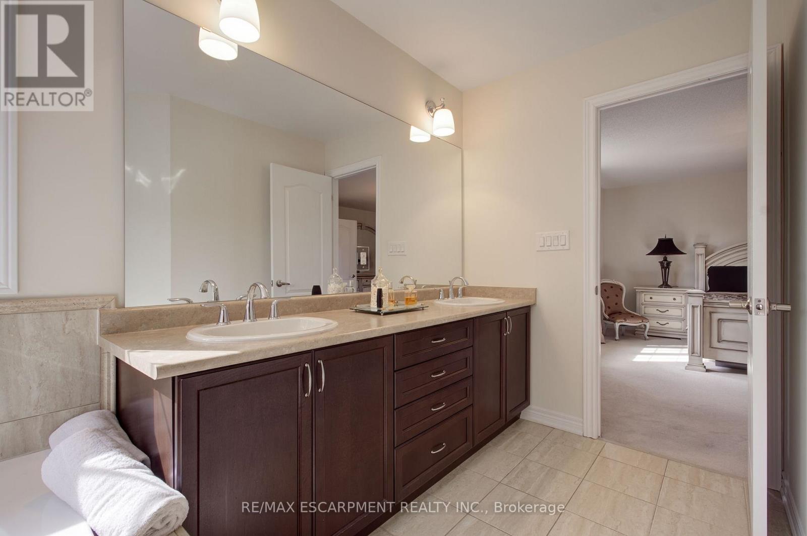 3308 Granite Gate, Burlington, Ontario  L7M 0L7 - Photo 29 - W12613648