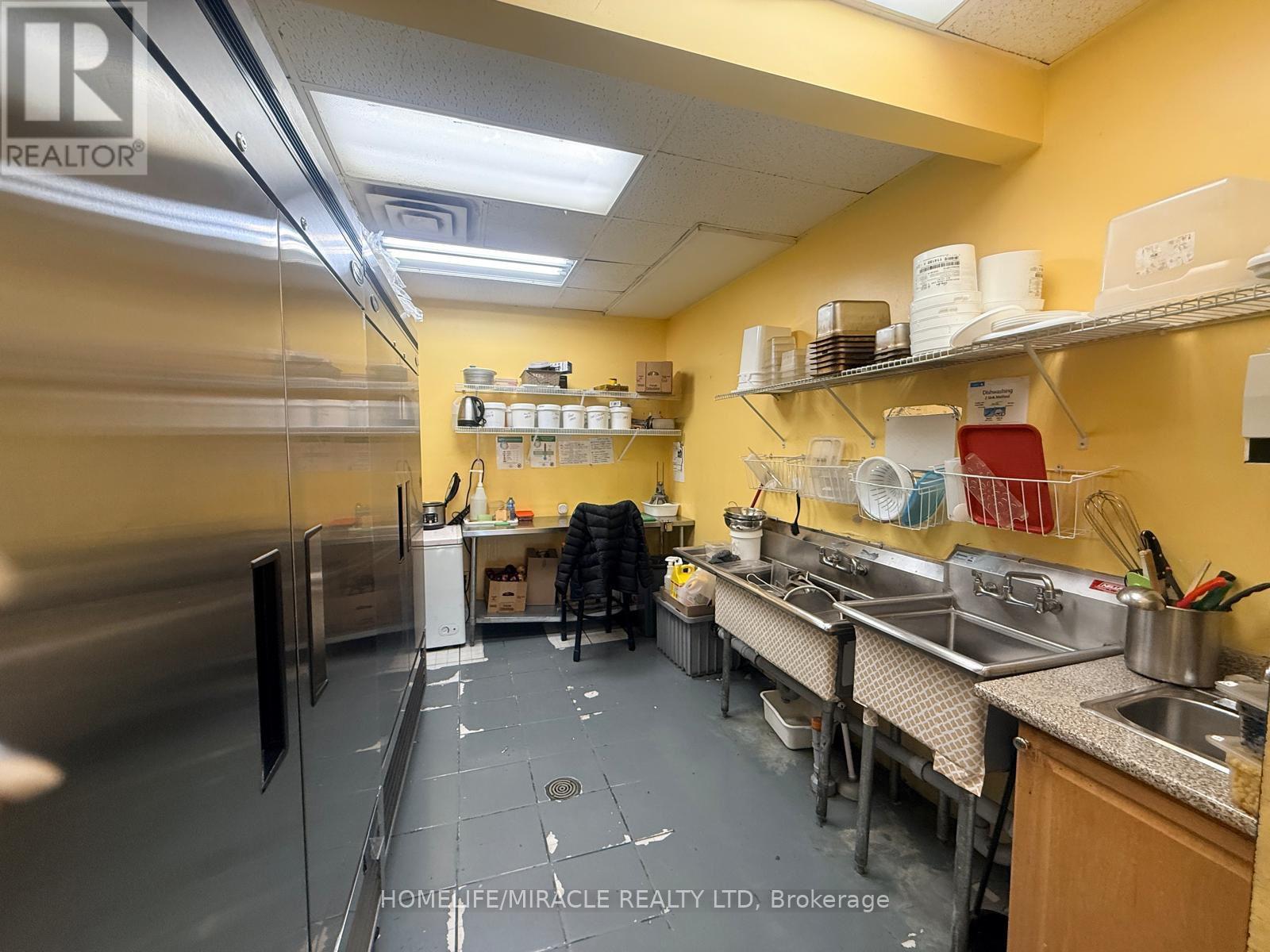 2320 Royal Windsor Drive, Oakville, Ontario  L6J 7Y1 - Photo 10 - W12613650