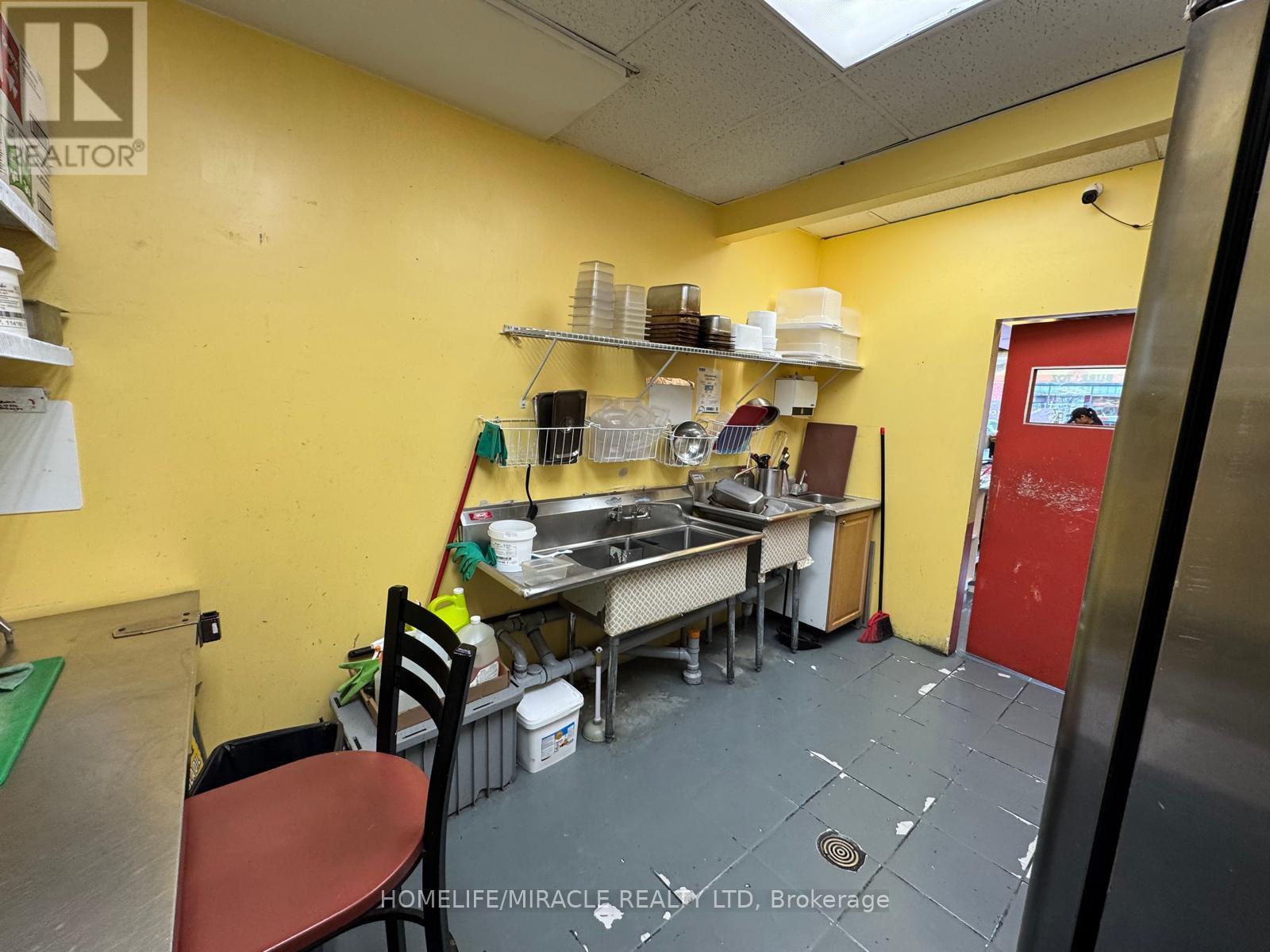 2320 Royal Windsor Drive, Oakville, Ontario  L6J 7Y1 - Photo 12 - W12613650