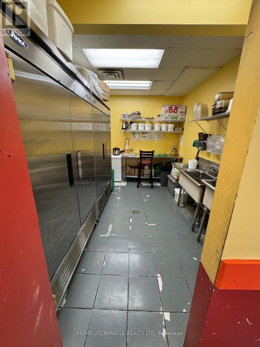 2320 Royal Windsor Drive, Oakville, Ontario  L6J 7Y1 - Photo 13 - W12613650