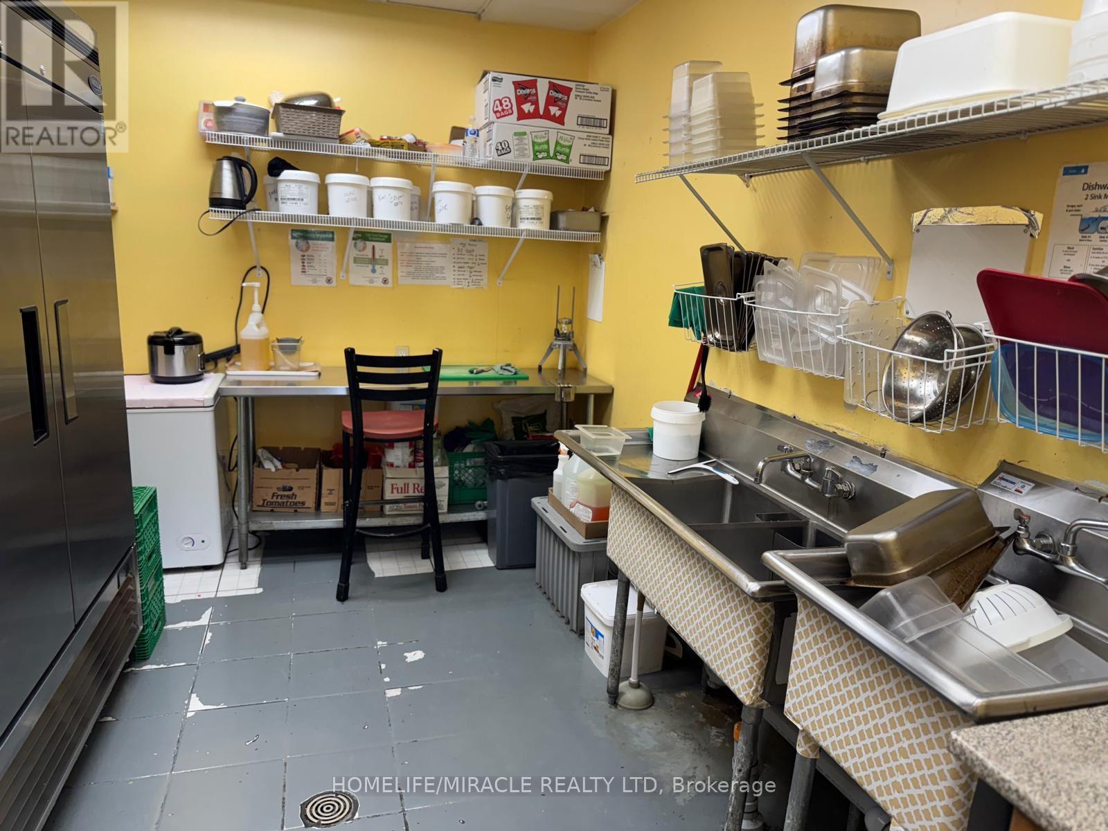 2320 Royal Windsor Drive, Oakville, Ontario  L6J 7Y1 - Photo 14 - W12613650