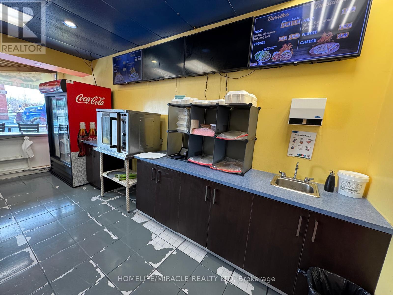 2320 Royal Windsor Drive, Oakville, Ontario  L6J 7Y1 - Photo 4 - W12613650