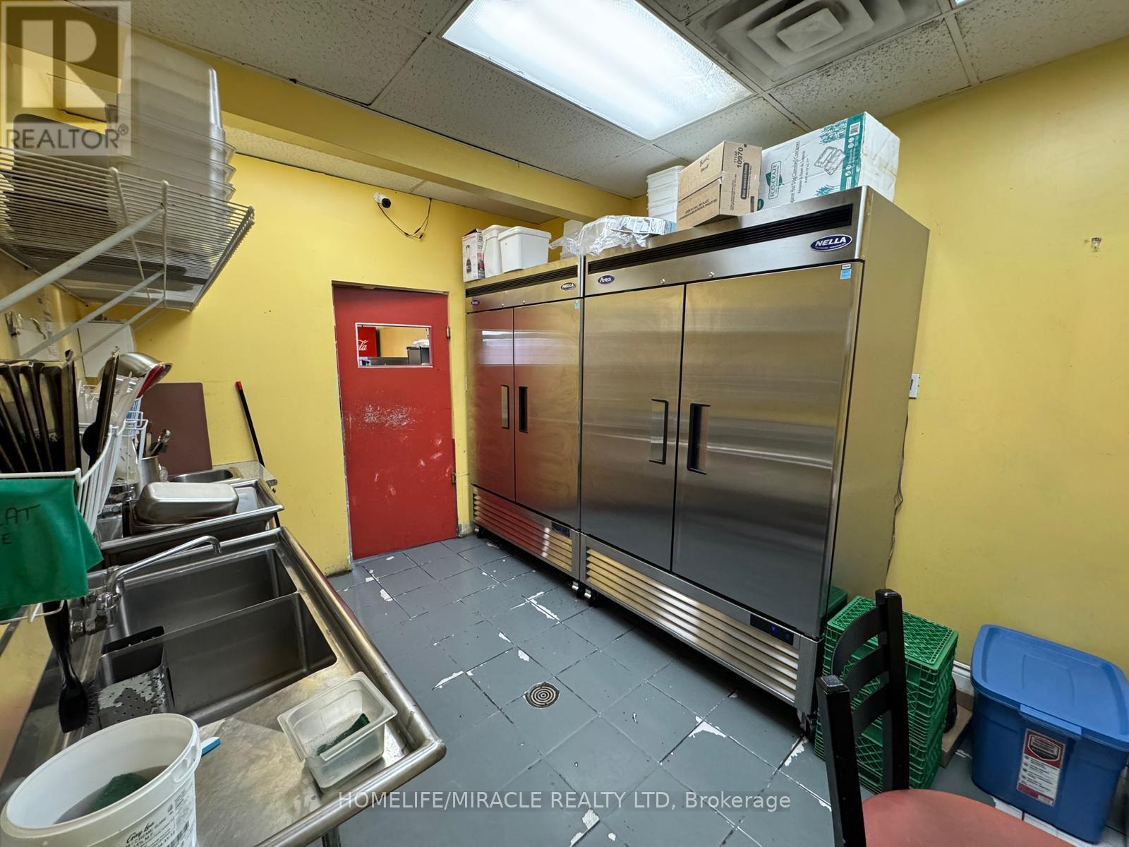 2320 Royal Windsor Drive, Oakville, Ontario  L6J 7Y1 - Photo 8 - W12613650