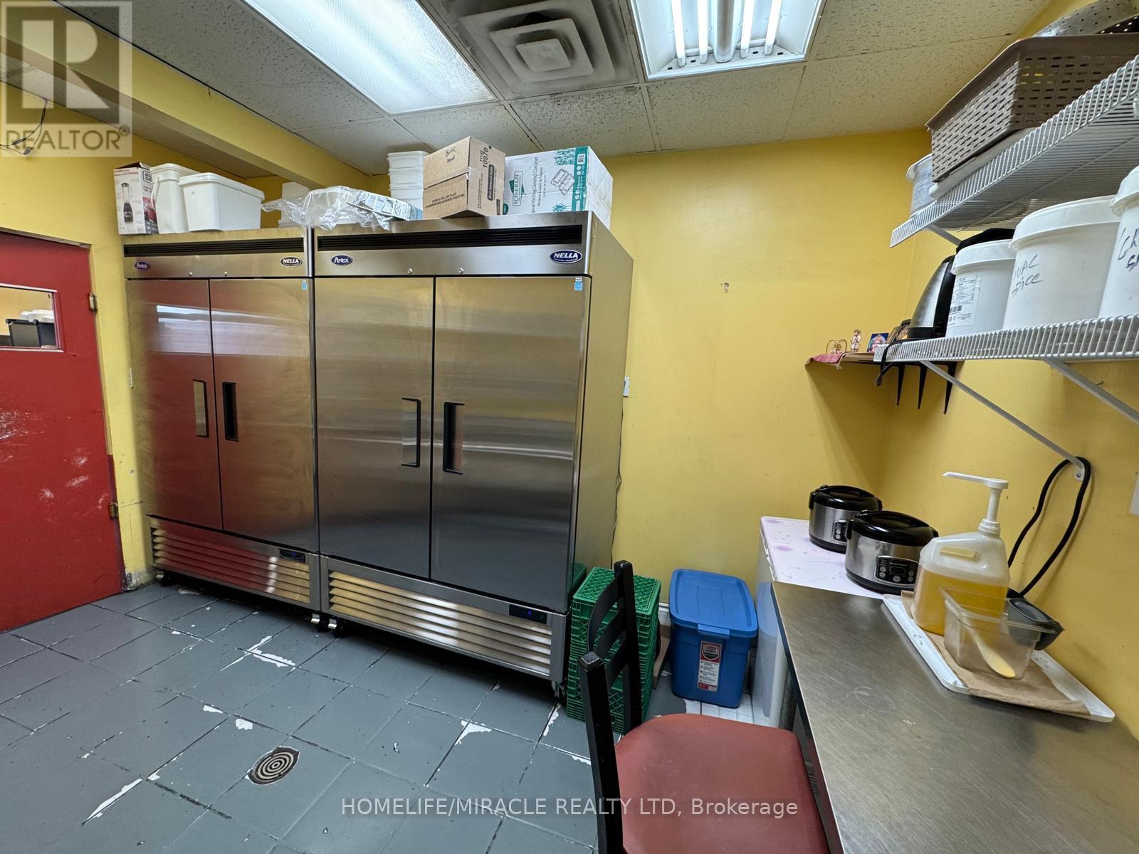 2320 Royal Windsor Drive, Oakville, Ontario  L6J 7Y1 - Photo 9 - W12613650