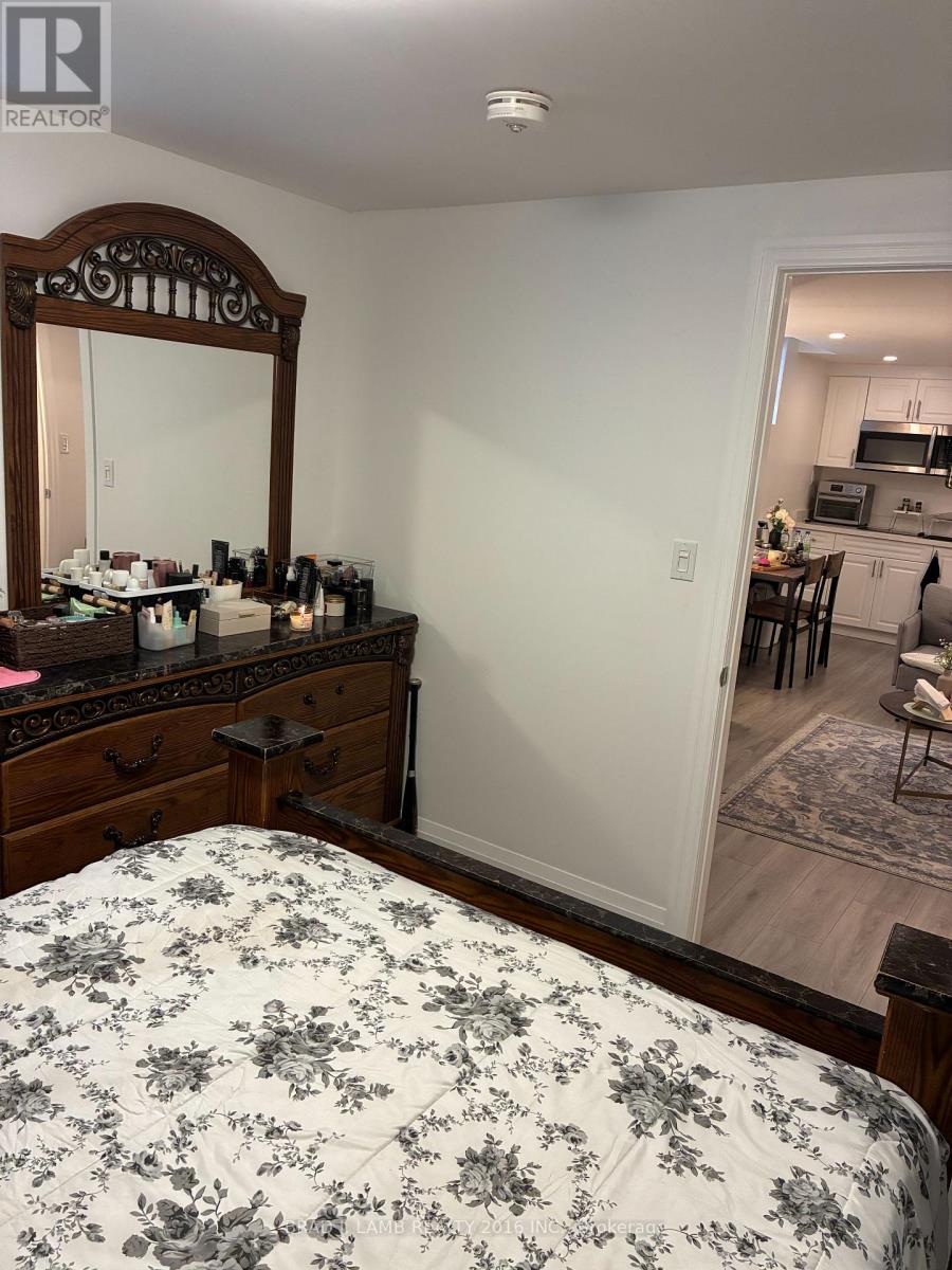 Bsmt - 922 Mays Crescent, Mississauga, Ontario  L5V 2G6 - Photo 10 - W12613676