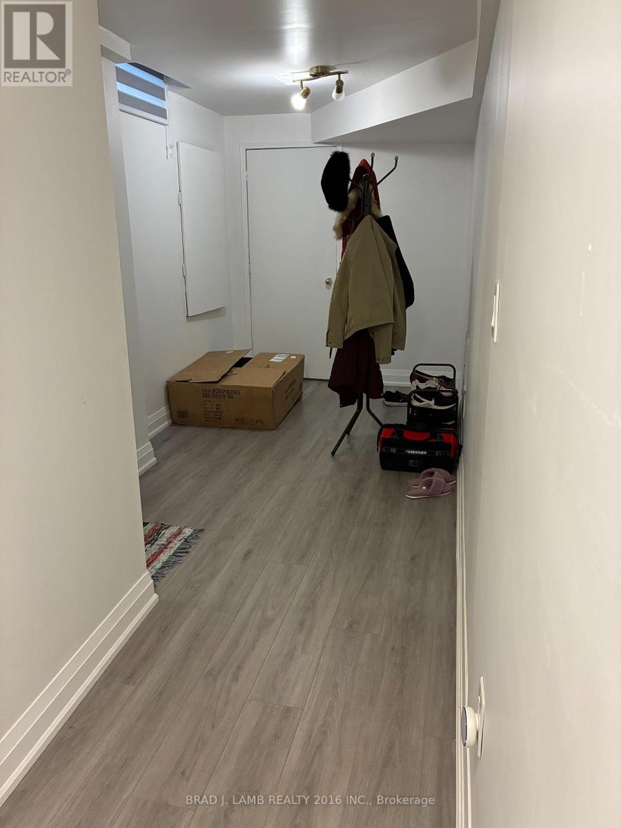 Bsmt - 922 Mays Crescent, Mississauga, Ontario  L5V 2G6 - Photo 15 - W12613676