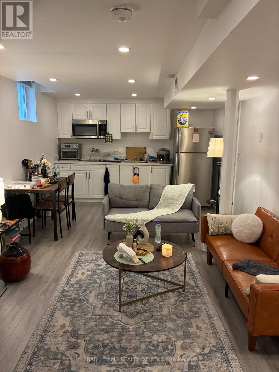 Bsmt - 922 Mays Crescent, Mississauga, Ontario  L5V 2G6 - Photo 2 - W12613676