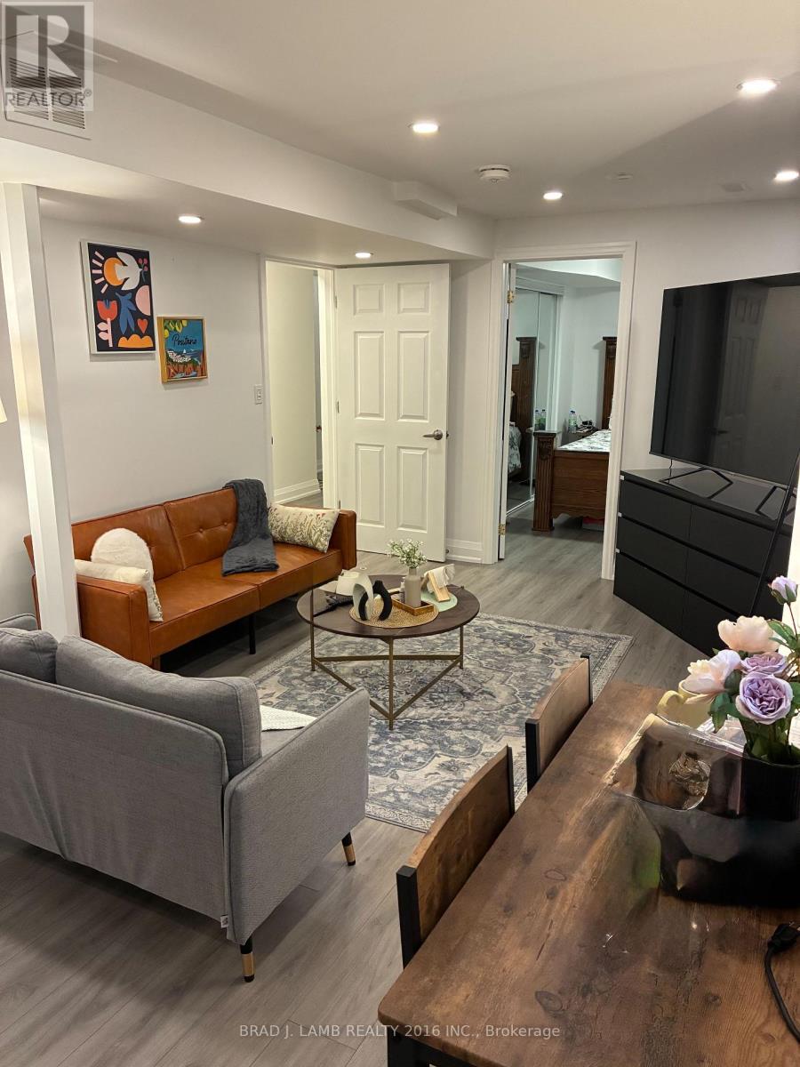 Bsmt - 922 Mays Crescent, Mississauga, Ontario  L5V 2G6 - Photo 5 - W12613676