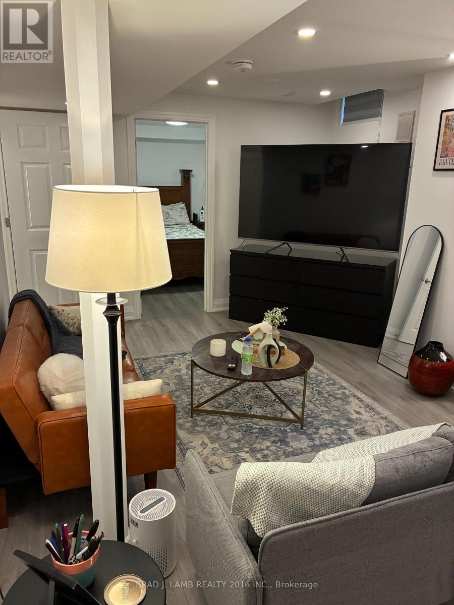 Bsmt - 922 Mays Crescent, Mississauga, Ontario  L5V 2G6 - Photo 6 - W12613676