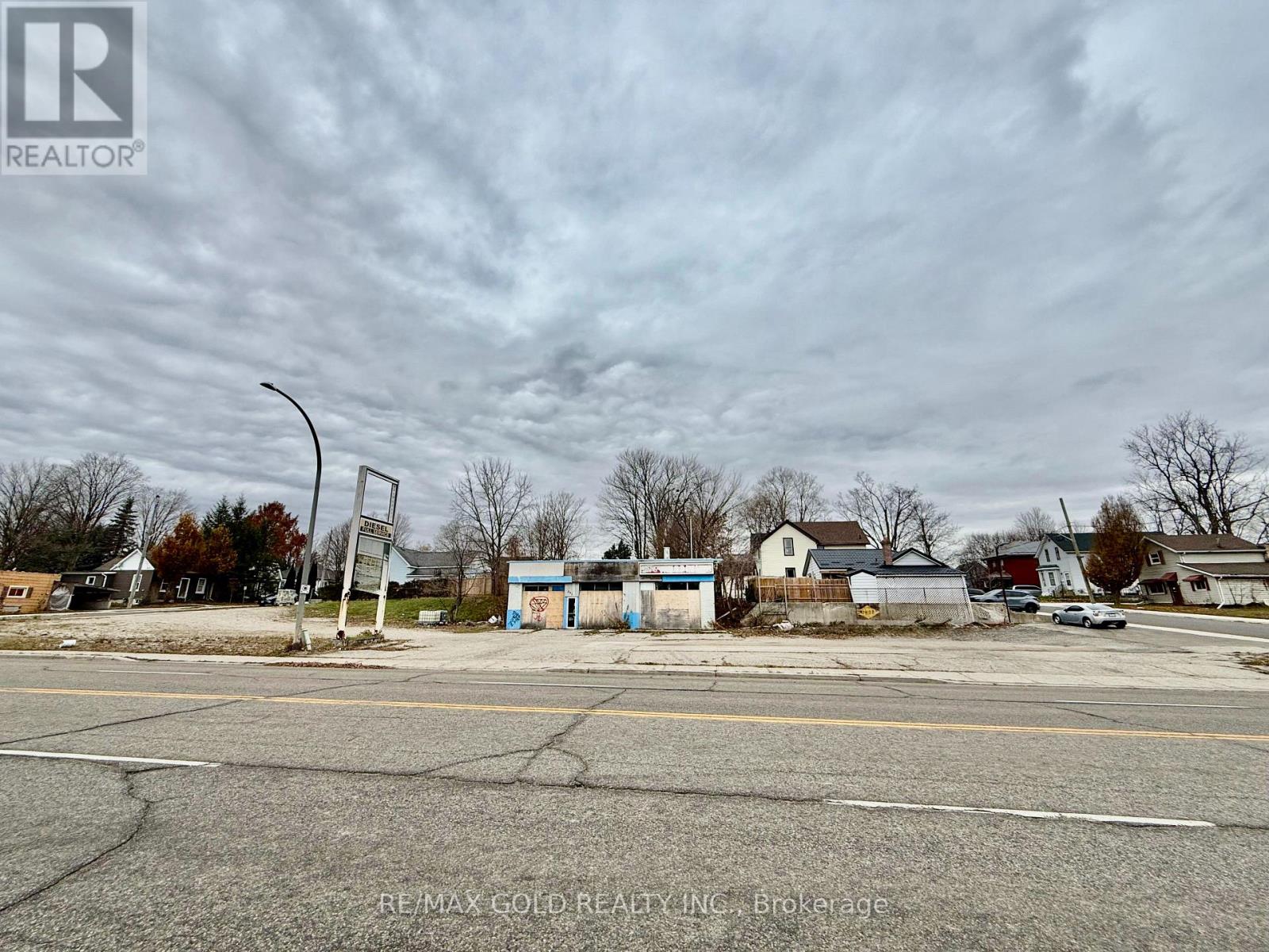 201 DUNDAS STREET, Woodstock, Ontario