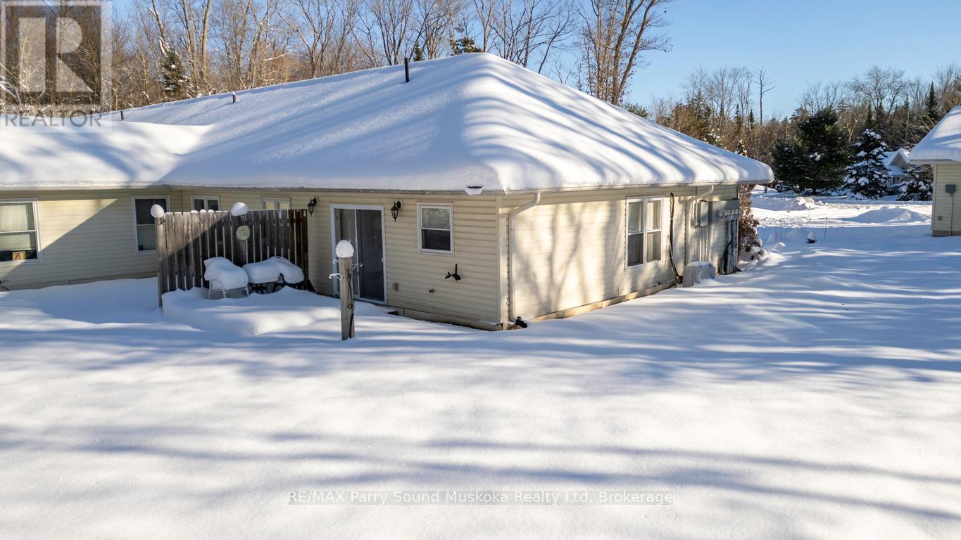 17 - 25 Seguin Place, Seguin (Humphrey), Ontario  P2A 1B2 - Photo 2 - X12613754