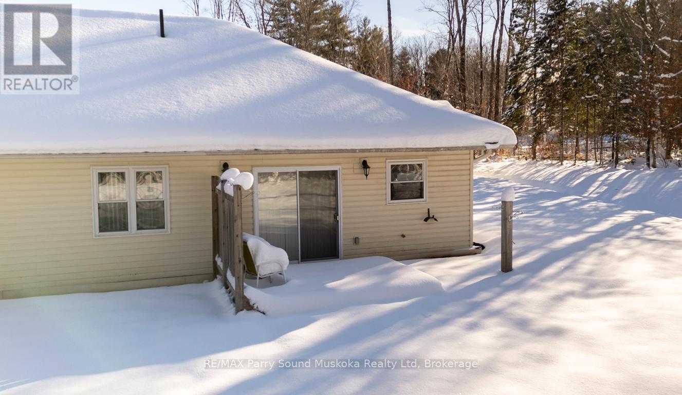 17 - 25 Seguin Place, Seguin (Humphrey), Ontario  P2A 1B2 - Photo 3 - X12613754