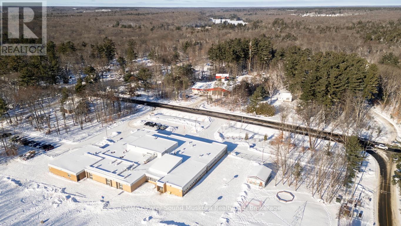 17 - 25 Seguin Place, Seguin (Humphrey), Ontario  P2A 1B2 - Photo 33 - X12613754