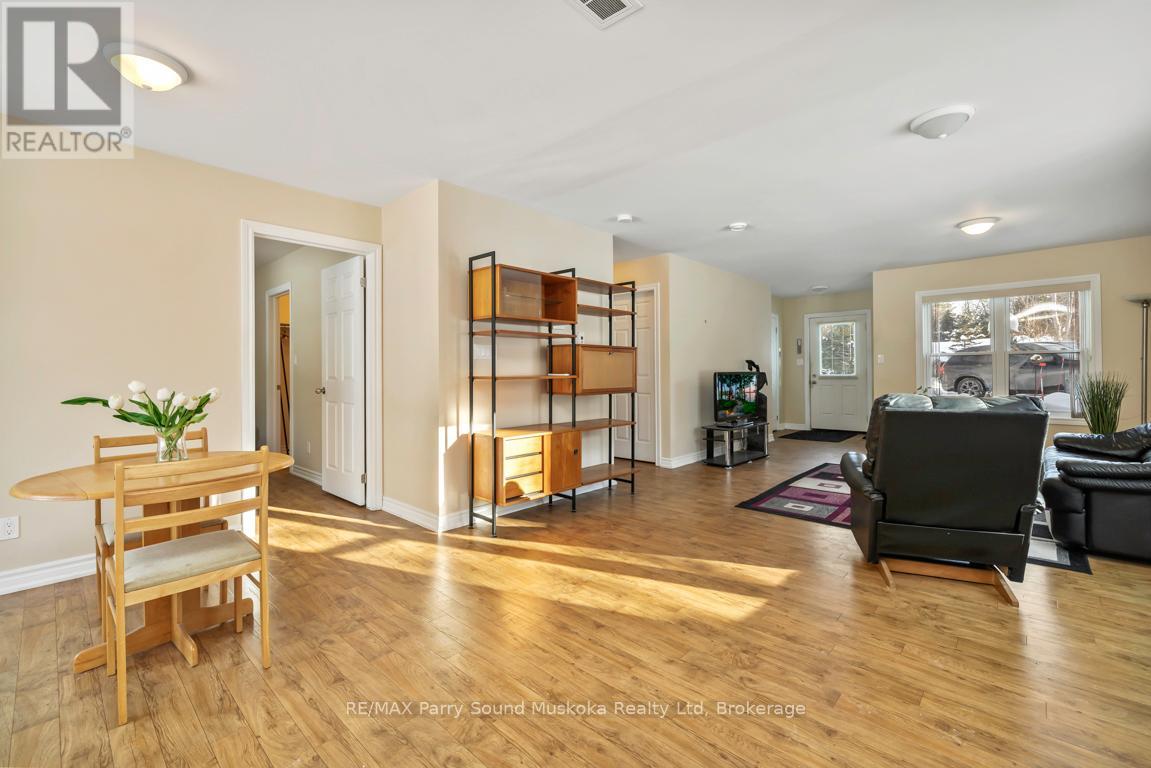 17 - 25 Seguin Place, Seguin (Humphrey), Ontario  P2A 1B2 - Photo 9 - X12613754