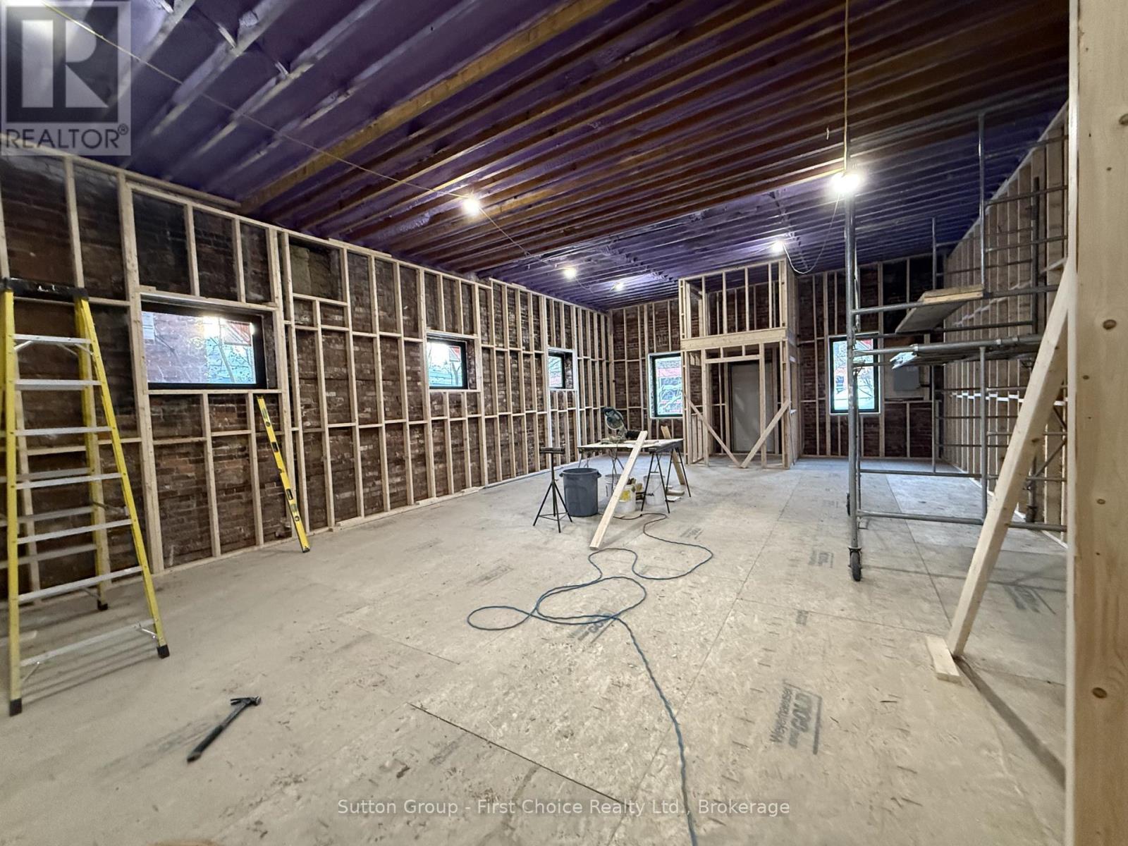 105 Erie Street, Stratford, Ontario  N5A 2L2 - Photo 2 - X12613776