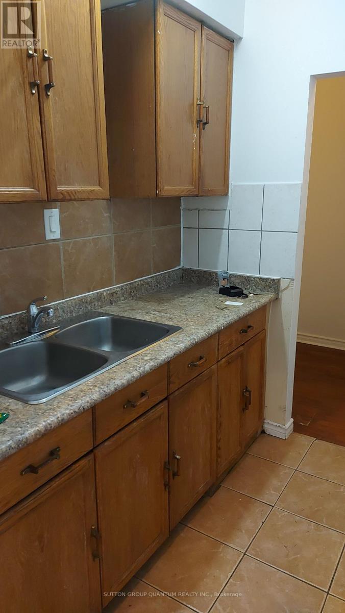 3 - 2881 Lawrence Avenue, Toronto, Ontario  M1P 2S8 - Photo 4 - E12554580