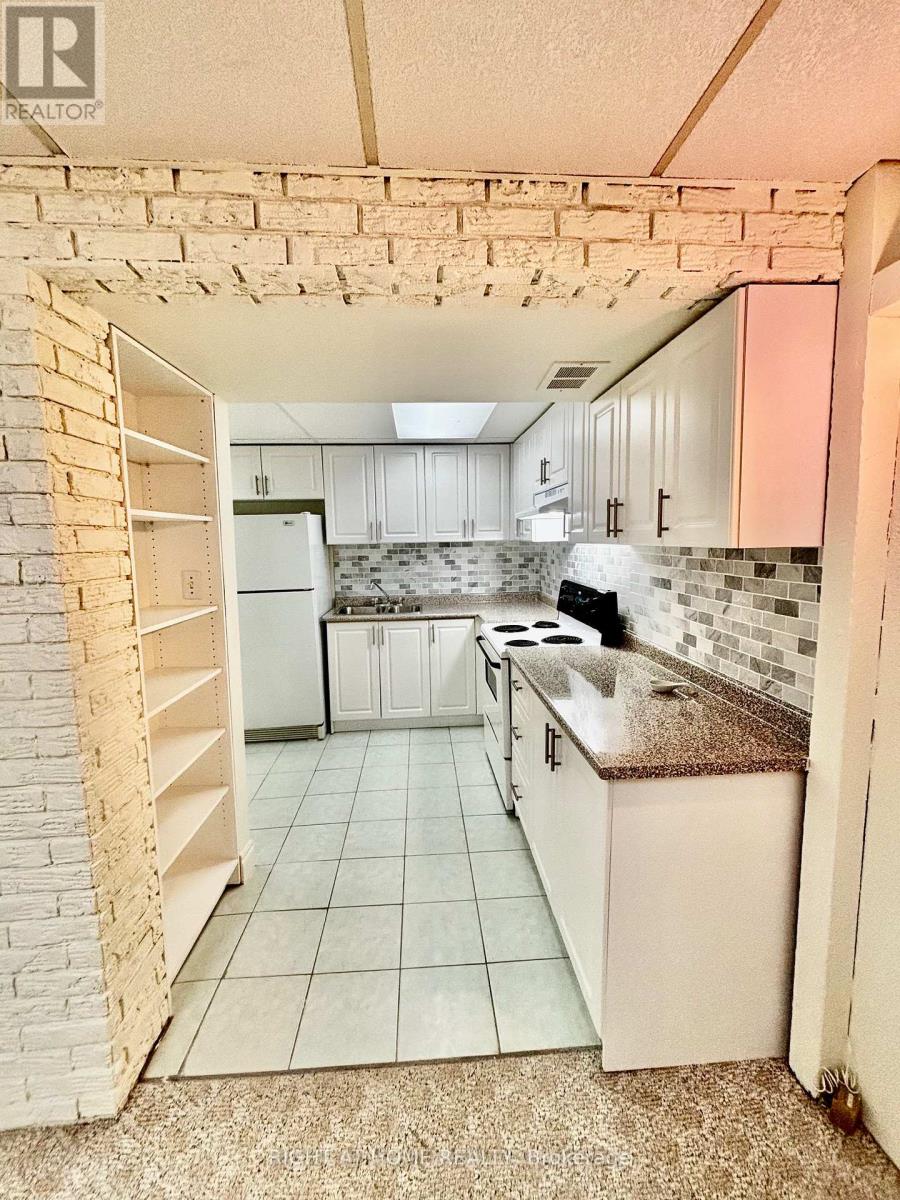 130 Cultra Square, Toronto, Ontario  M1E 2E3 - Photo 2 - E12563464