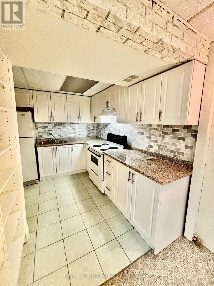 130 CULTRA SQUARE, Toronto, Ontario